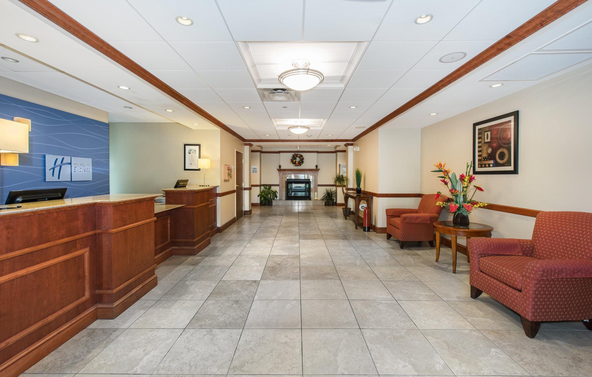Holiday Inn Express & Suites Tilton By Ihg Exterior photo