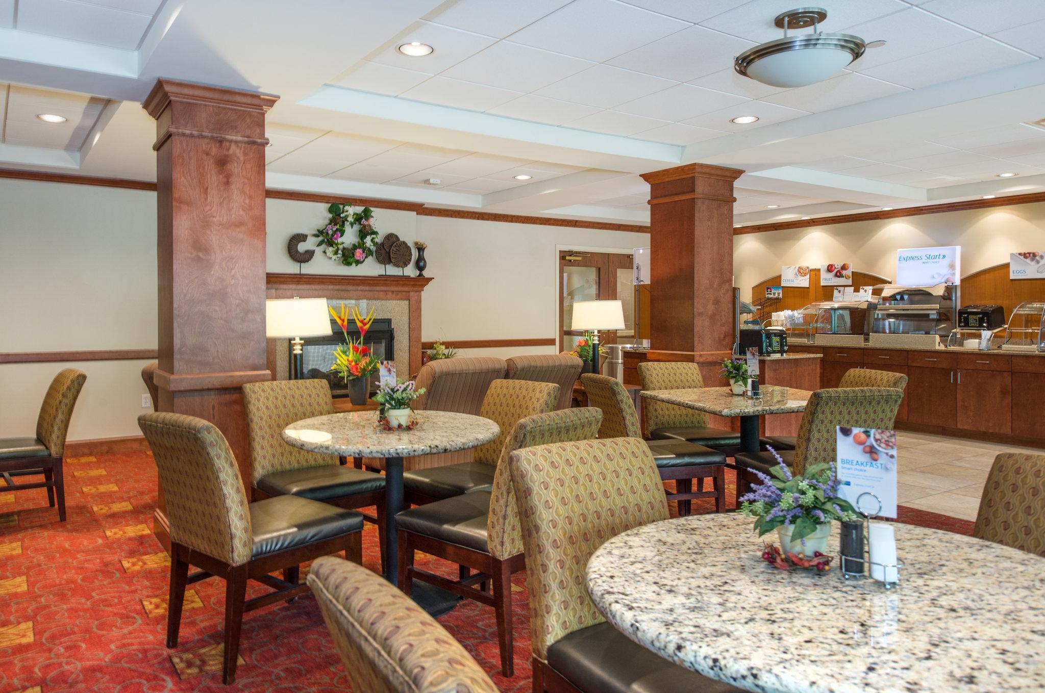 Holiday Inn Express & Suites Tilton By Ihg Exterior photo